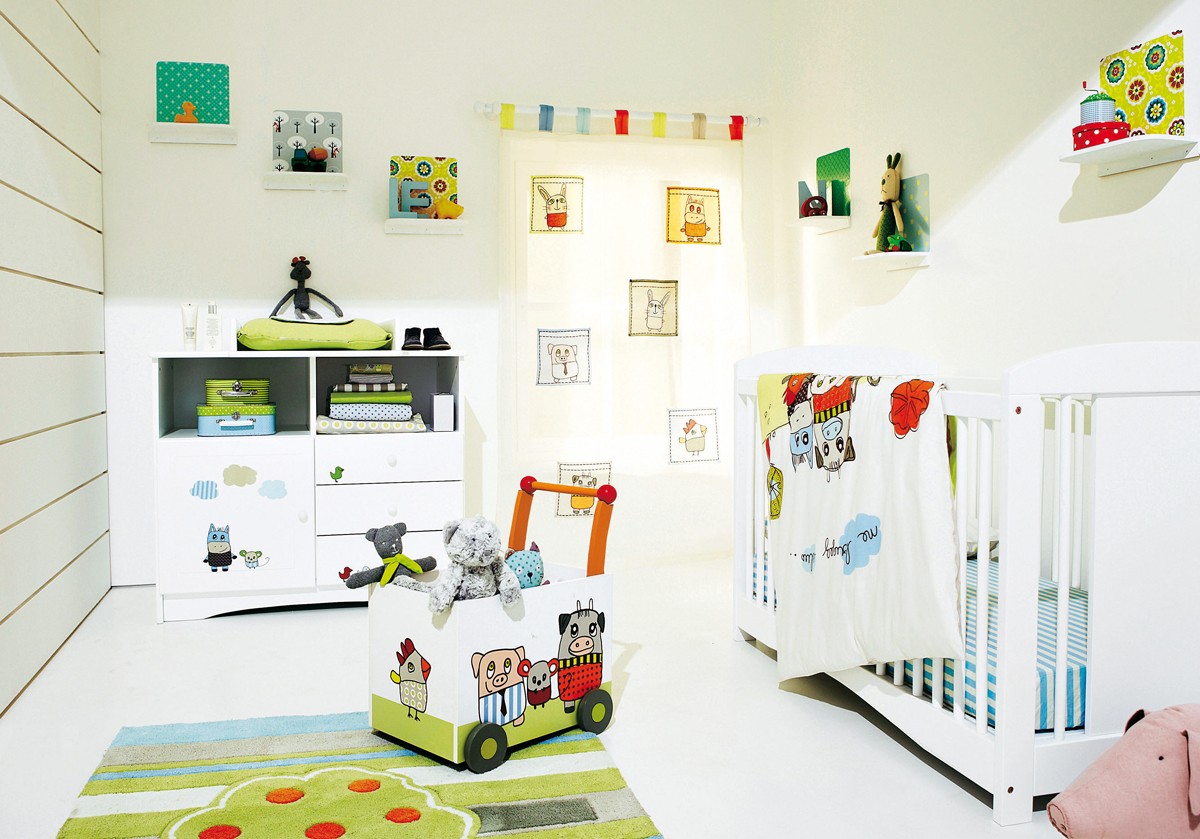 Modern Baby Bedroom Design With Toy Nursery Baby IdeasDolsSeveral ToysWall PictureCute BlanketPillowBoxTowelUnique AccessoriesColorful Fur Rug And Amazing White Flooring Ideas Bedroom