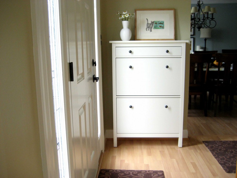 Beautiful Entryway Decors Plan Escorted By White Wooden Ikea Shoe Storage Cabinets Also Two Drawers As Well As Wooden Floors In Modern Home Interior Decors Swanky Ikea Shoe Storage Scheme Ideas