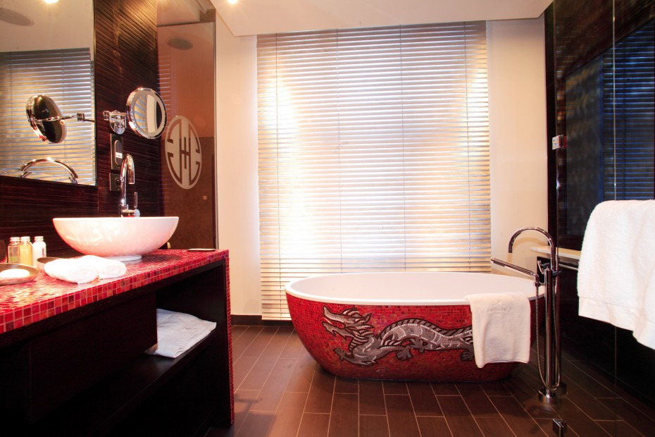 Red Dragon Pattern Oval Two Tone Bath Tub Bowl White Sink As Decorate Asian Hotel Bathroom Scheme Plan Soothing Hotel Bathroom Scheme Furniture Bathroom