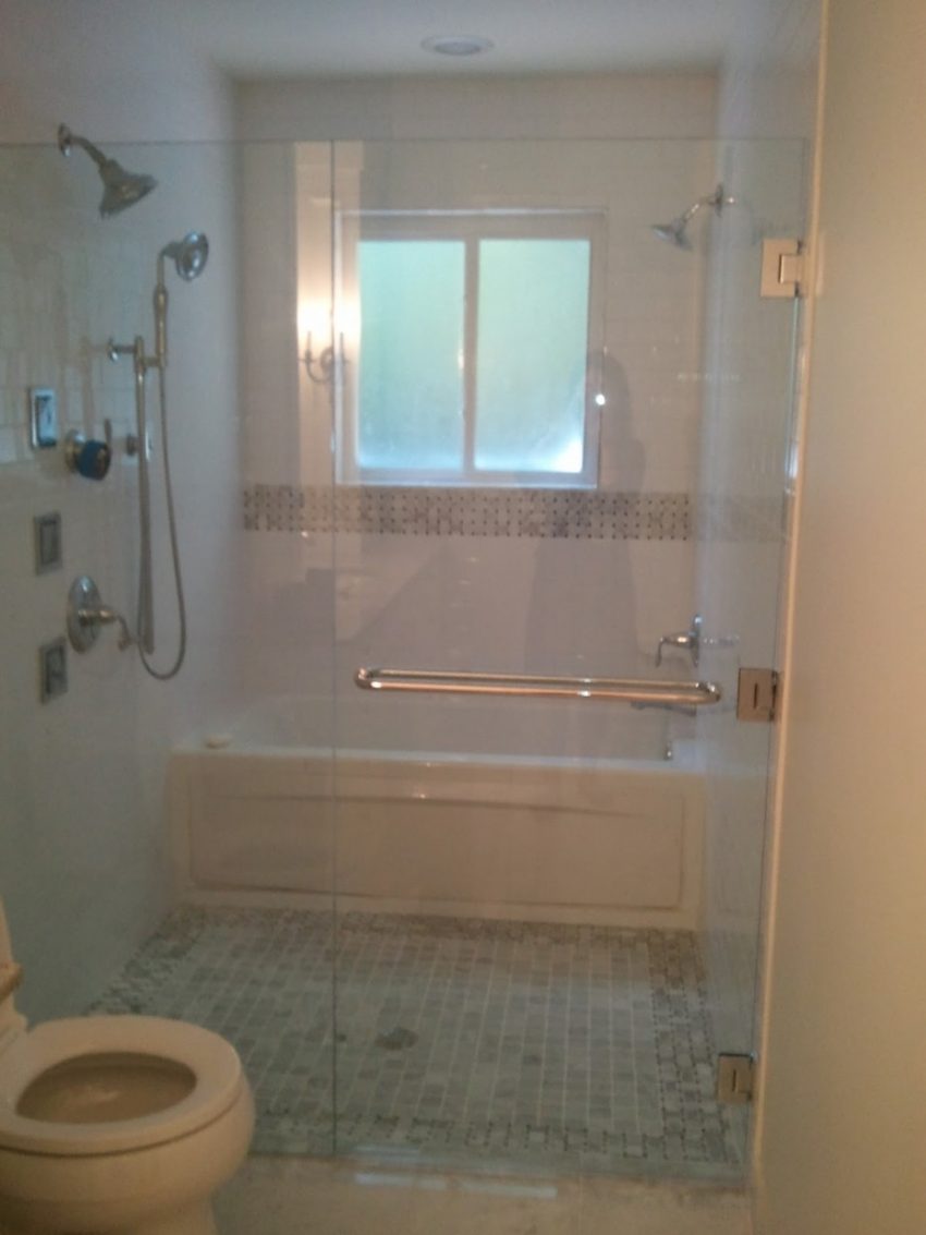 Bathroom Medium size Sweet Clear Glass Frameless Door Walk In Shower Escorted By Free Stas Well Asing Shower Tub Combo As Well As White Tub In Small Bathroom Schemes Contemporary Shower Tub Combo Amazing Showering Scheme
