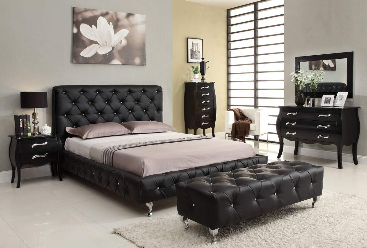Black Themes Bedroom Furnishings Set Escorted By Tufted Upholstery Headboard Bed Also Black Vinyl Tufted Upholstered Bench On White Rug Also Vanity Drawer Mirrored Bedroom Furniture Plan Furniture + Accessories