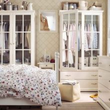 Bedroom Glass Closet White Drawer Flower Bed Cover White Stand Lamp Big-brown-closet-Round-mirror-Integrated-storage-Patterned-bed-cover