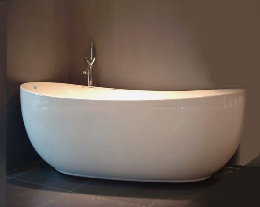 Bathroom Medium size Contemporary White Bathtub Material Bathroom Design 915x727
