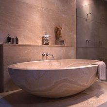 Bathroom Exciting Natural Bathtub By Stone Forest Japanese Design 915x734 amazing-Bathroom-Interiors-with-gold-light-indoor-plants-bathtubs